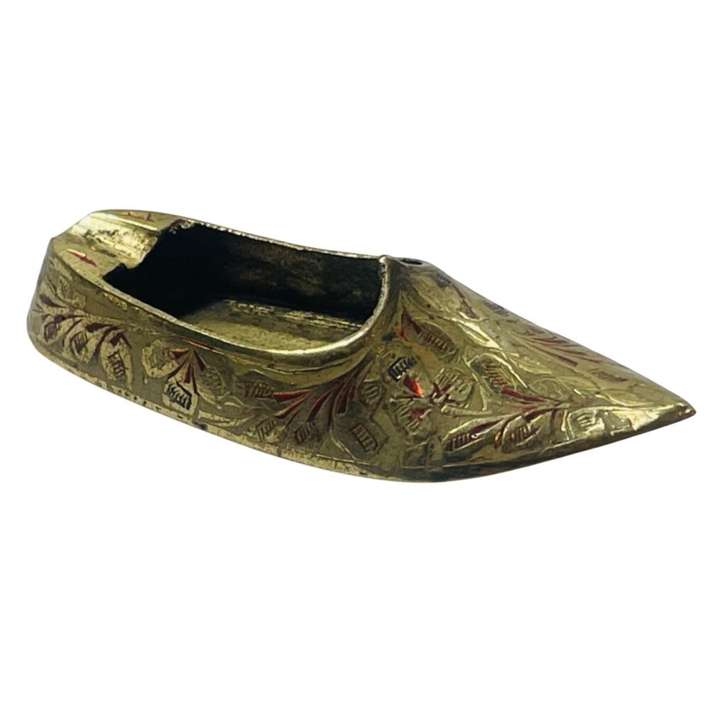 Vintage Brass Decorative Shoe Figurine With Intricate Ashtray Floral Engraving - Picture 3 of 8